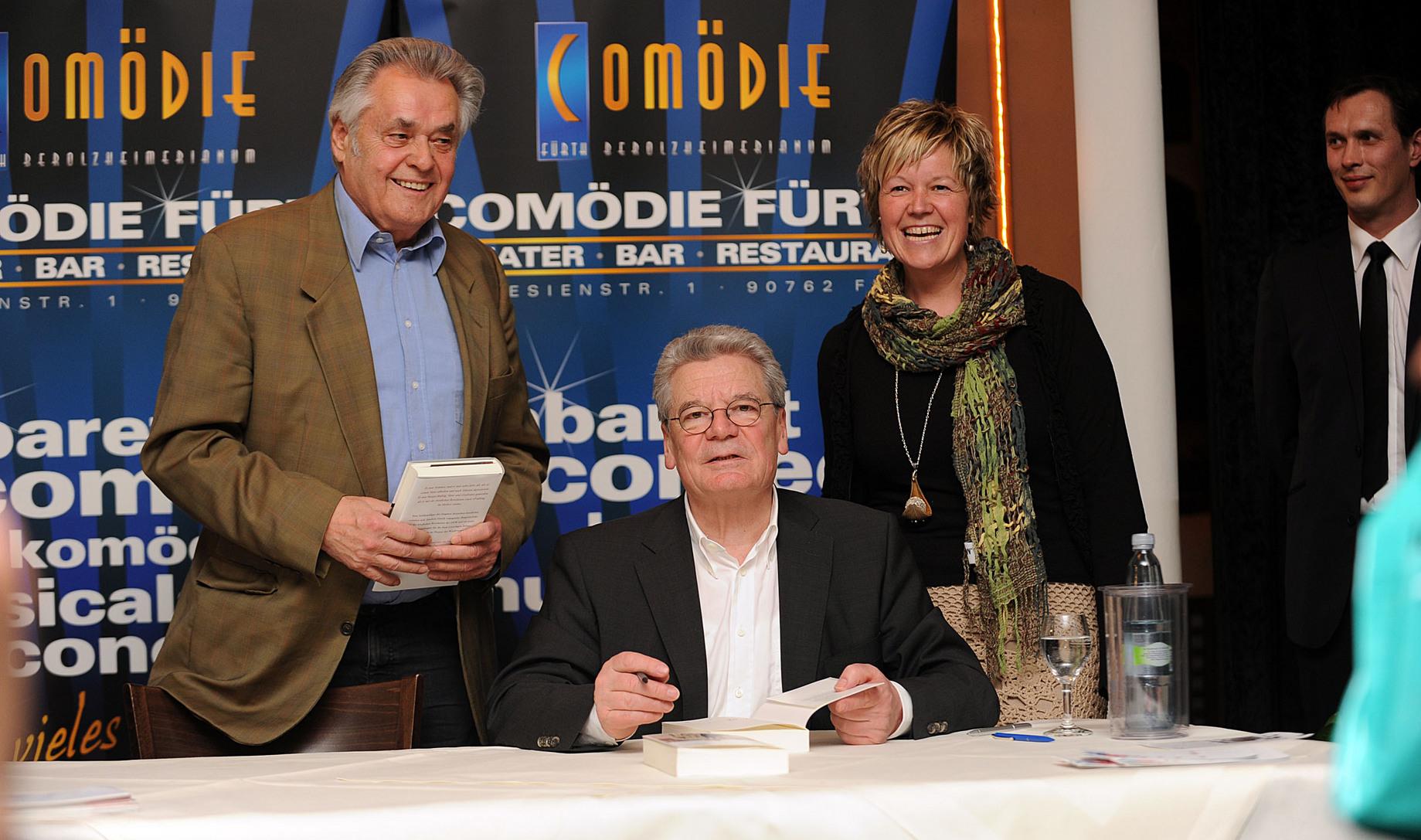 Hoher Besuch: Joachim Gauck liest im Februar 2012 aus seiner Autobiografie. Es ist sein erster öffentlicher Auftritt nach Bekanntwerden der Meldung, dass er als Bundespräsident und Nachfolger von Christian Wulff in Frage kommen soll.