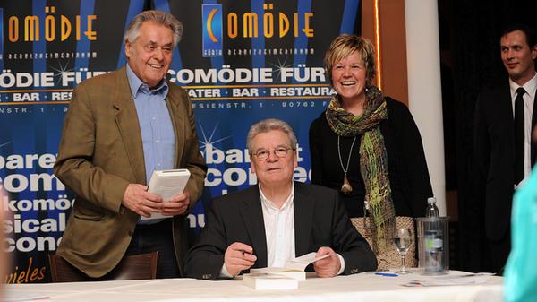 Hoher Besuch: Joachim Gauck liest im Februar 2012 aus seiner Autobiografie. Es ist sein erster öffentlicher Auftritt nach Bekanntwerden der Meldung, dass er als Bundespräsident und Nachfolger von Christian Wulff in Frage kommen soll.