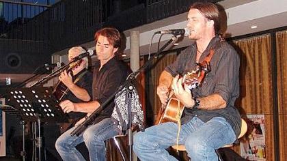 Der Texaner Cody Jinks (rechts) ist der Stargast beim Jubiläumsfest. Der Texaner Cody Jinks (rechts) ist der Stargast beim Jubiläumsfest.