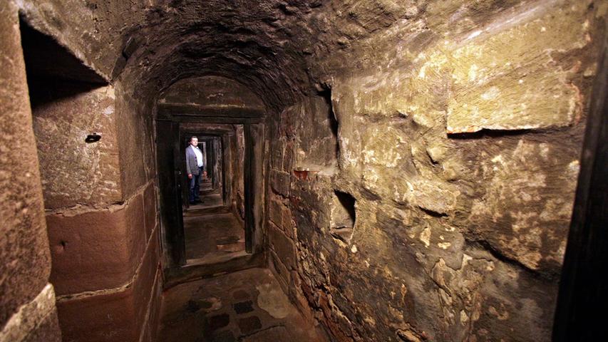 Vier Todeszellen gibt es in den Lochgefängnissen, sie stammen aus dem 14. Jahrhundert. Hier...