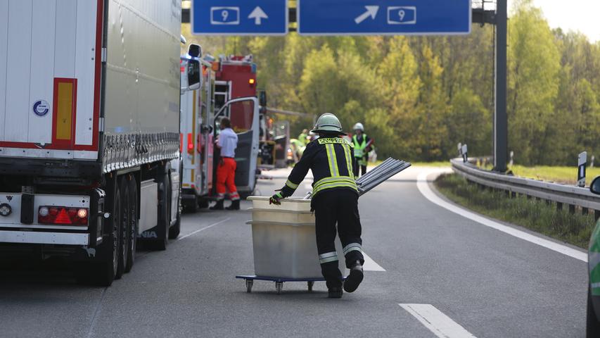 Lkw rast auf A6 in Stauende: Zwei Schwerverletzte 