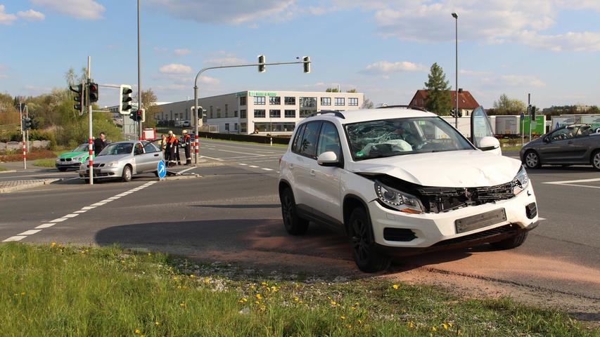 Rote Ampel übersehen: Zusammenstoß auf Kreuzung in Auerbach