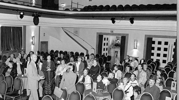 Schon bald nach dem Start wird die Comödie in Fürth zu einem Publikumsmagneten für Besucher aus dem gesamten Großraum - hier beim Tag der offenen Tür 2001.