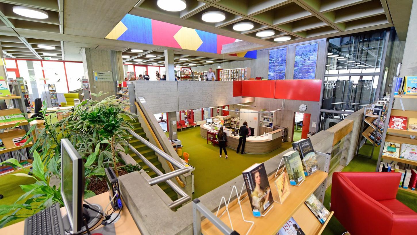 Mehr Medien und helleres Licht in Stadtbibliothek Neumarkt