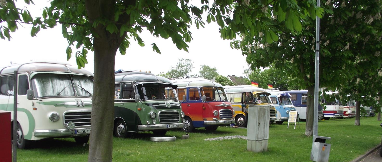 Setra-Omnibusse schlagen in Bad Windsheim Lager auf Setra-Omnibusse schlagen in Bad Windsheim Lager auf