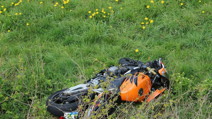 Motorradfahrer kollidiert mit Biker-Gruppe und wird schwer verletzt