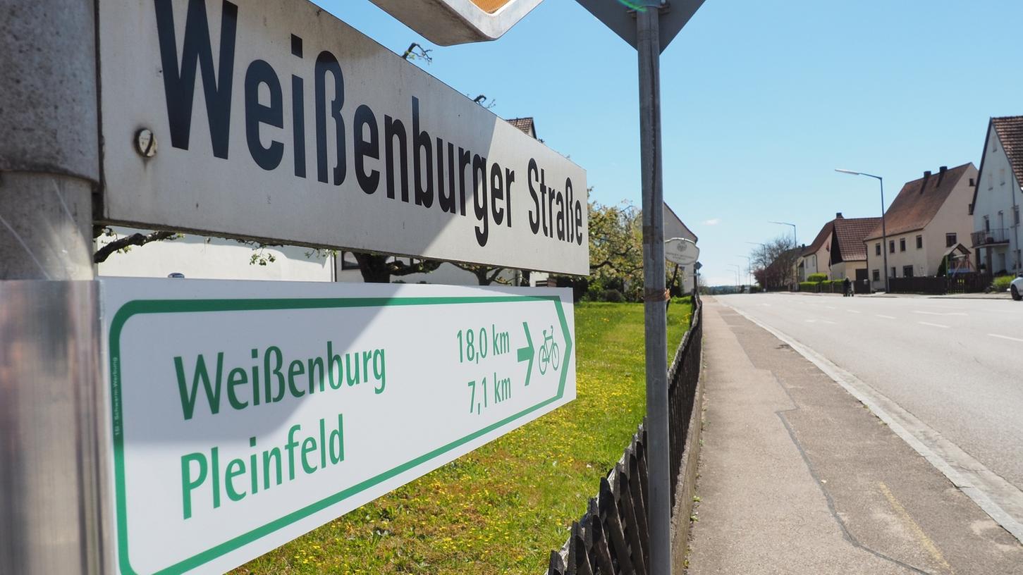 Wer von Roth nach Weißenburg fahren möchte, findet nun an der 32,5 Kilometer langen Strecke überall solche Hinweiser.