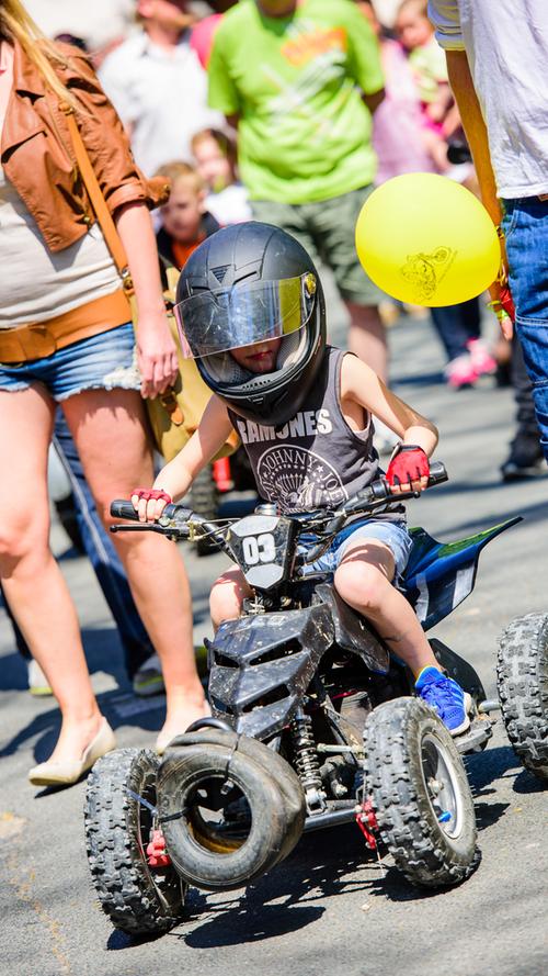 Knatternde Motoren und strahlende Kinderaugen beim Toy Run