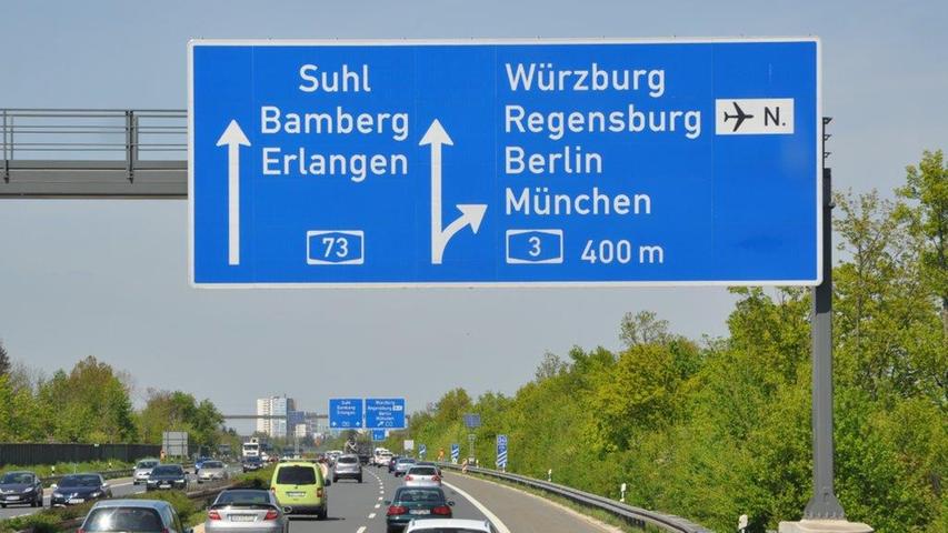 Die Fahrt über die Bundesstraße 14 verläuft ohne Probleme. Erlangen ist schon zu sehen.