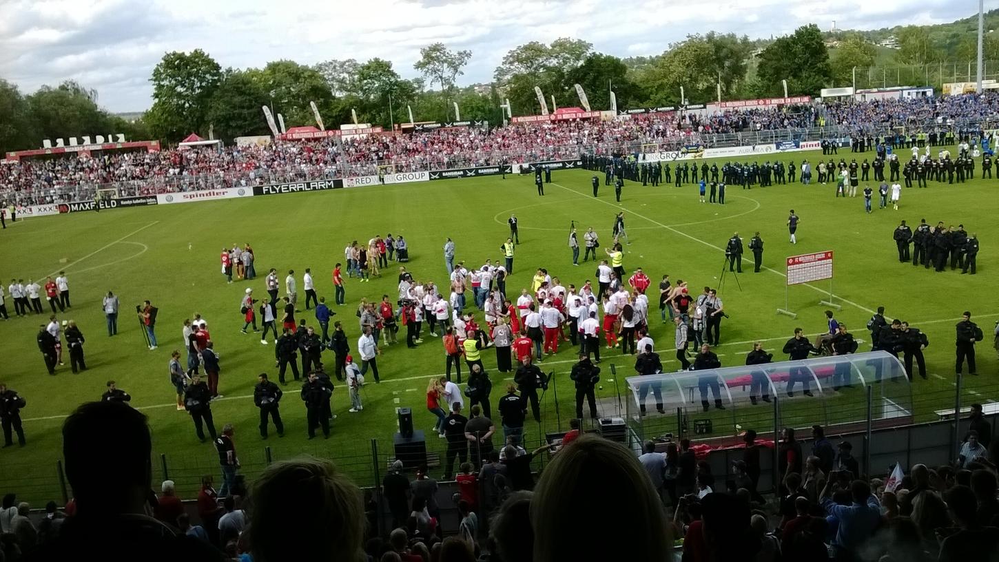 Das Stadion der Würzburger Kickers ist aktuell nicht tauglich für die 2. Bundesliga. Das Stadion der Würzburger Kickers ist aktuell nicht tauglich für die 2. Bundesliga.