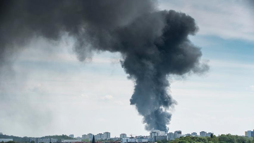 Rauchwolke über Berlin: Großbrand in Asia-Einkaufszentrum 