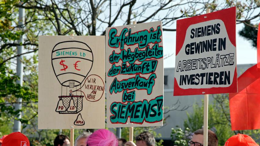 Warnstreik in Nürnberg: Siemens-Mitarbeiter gehen auf die Straße 