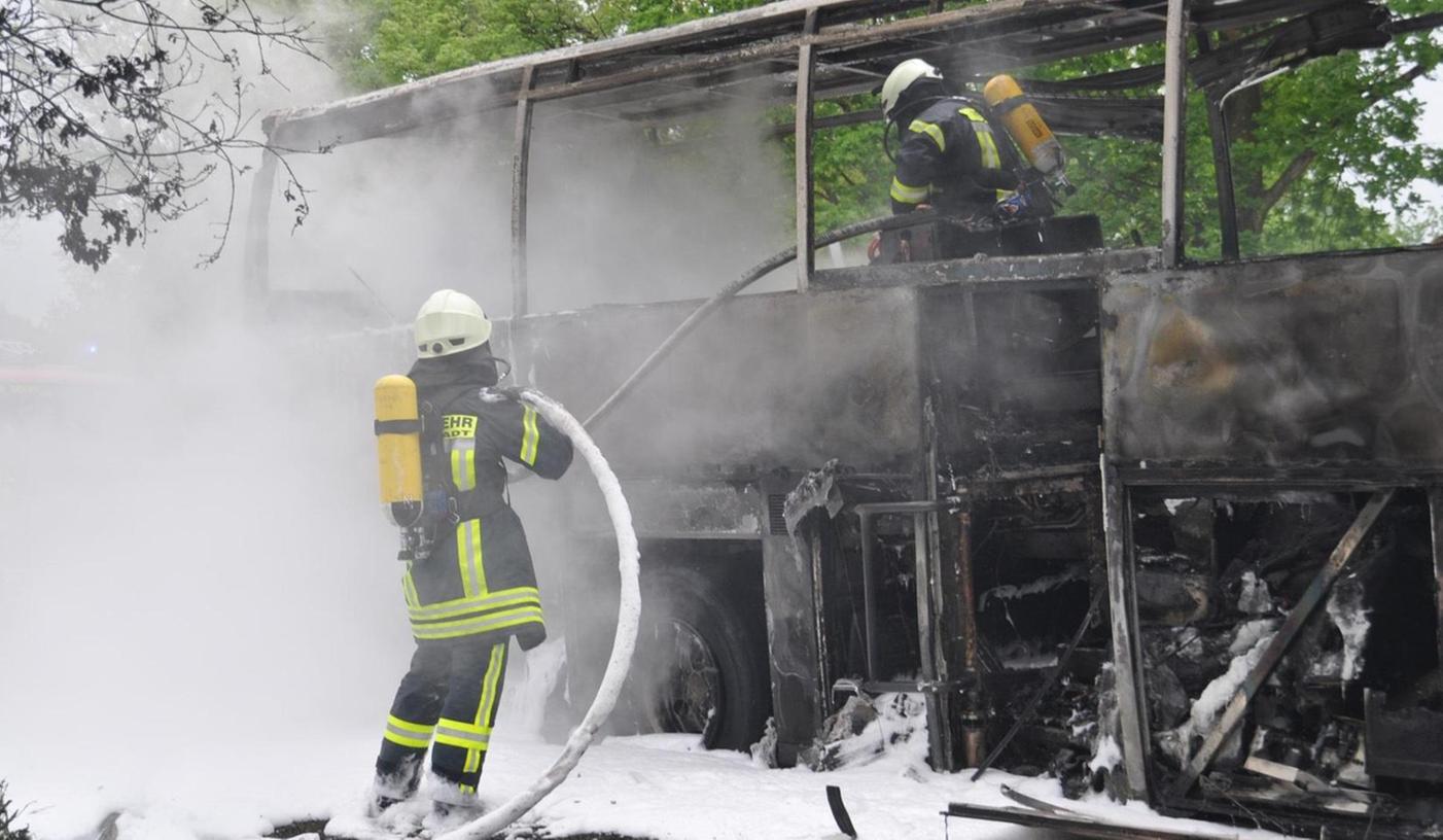 Raststätte Steigerwald: Reisebus brannte völlig aus