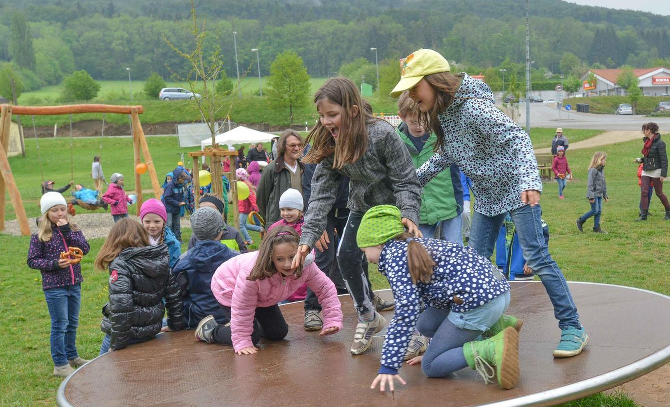 Thalmässinger Kinder freuen sich über neuen Spielplatz