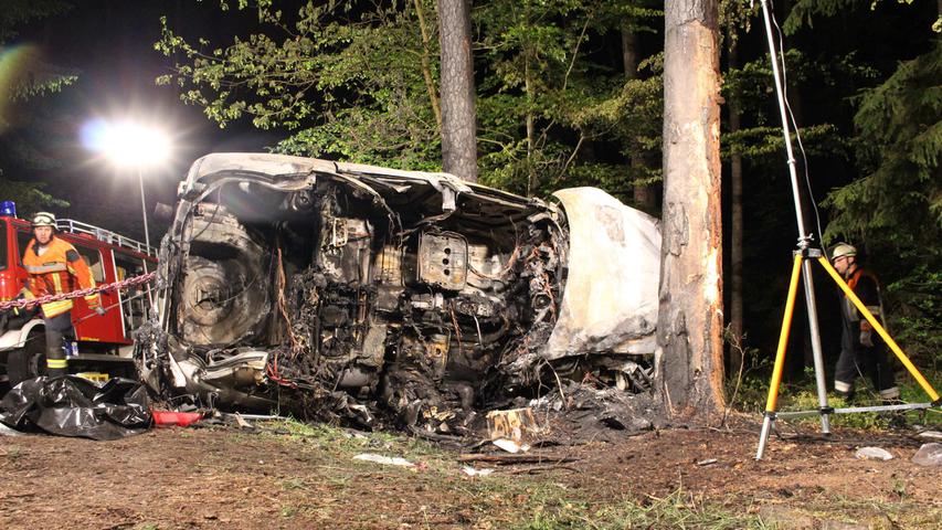 Eckenhaid: Zwei Menschen verbrennen nach Unfall in Auto
