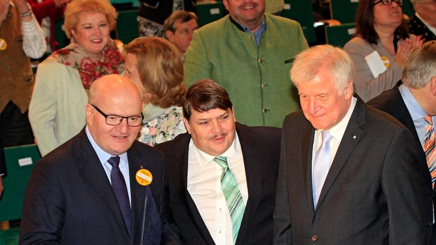 Der tschechische Kultusminister Daniel Herman,der Sprecher der Sudetendeutschen Volksgruppe Bernd Posselt (CSU) und der bayerische Ministerpräsident Horst Seehofer (CSU).