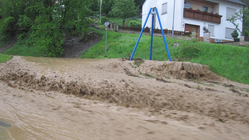 Schlammige Fluten in Windischhausen