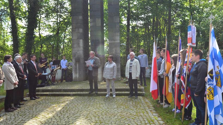Gedenkfeier an der Kriegsgräberstätte