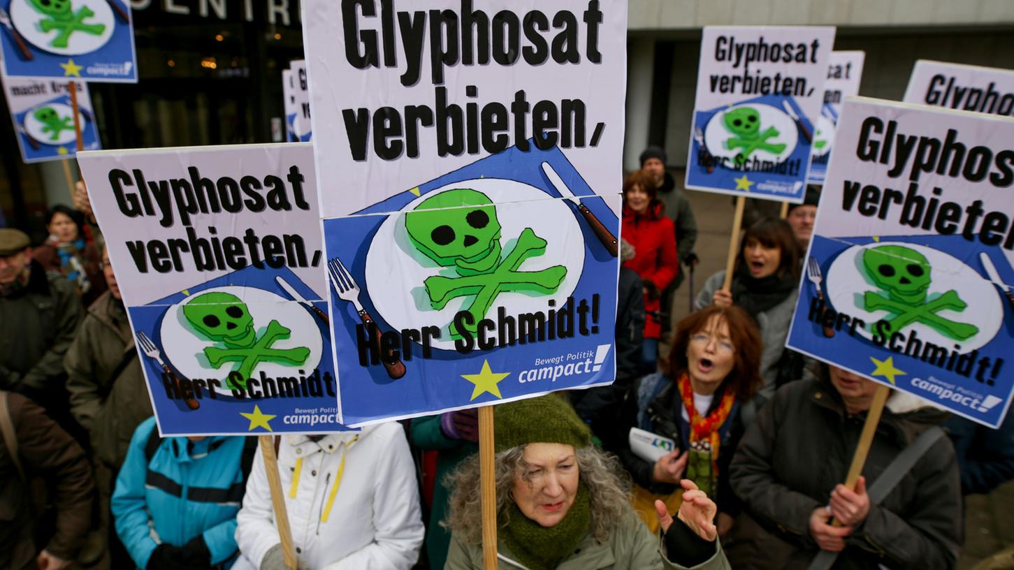 Im März 2016 demonstrierten Glyphosat-Gegner in Hamburg gegen eine Verlängerung der Zulassung. Erfolg hatten sie mit ihrem Anliegen nicht.