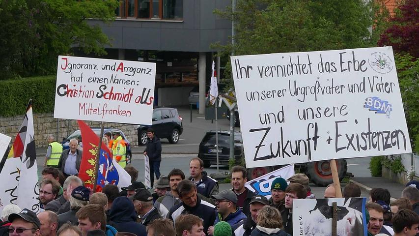 Demonstration in Neustadt: Milchbauern fordern Marktregulierung