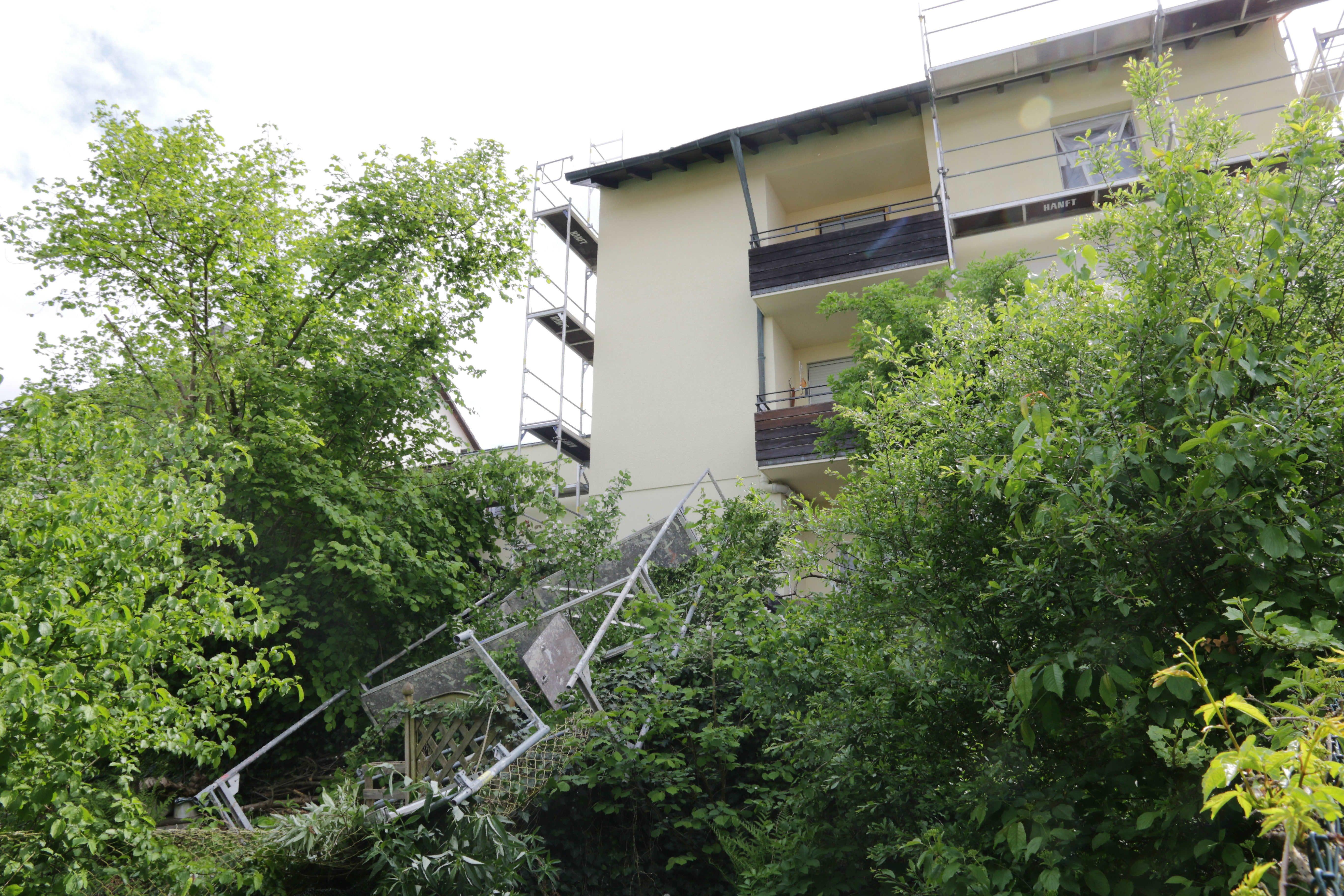 Gerüst Stürzt Ein: Mann Fällt Acht Meter In Die Tiefe | Nordbayern