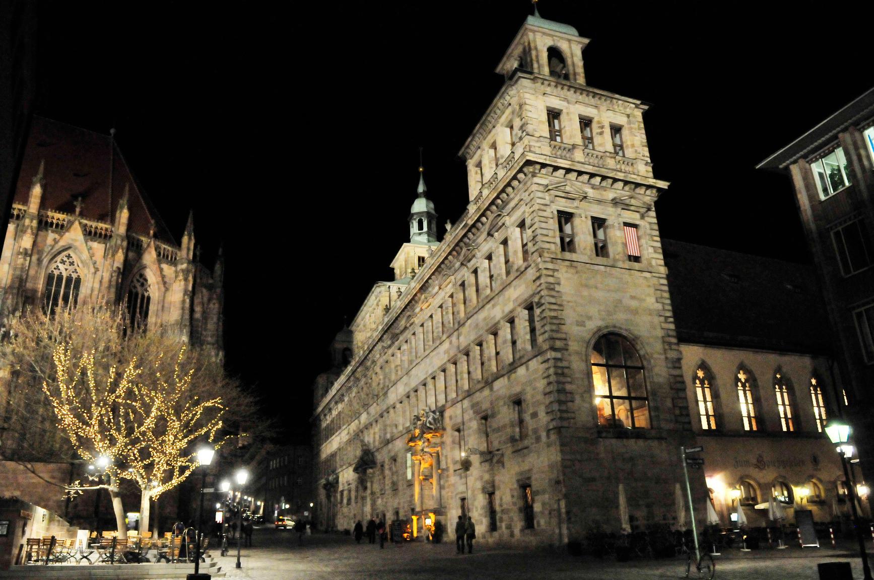 Einen Energieverbrauch von 248 Gigawattstunden verzeichnen alle städtischen Gebäude für Strom und Wärme. Auf den einzelnen Bürger umgerechnet sind das 66 Euro im Jahr. Außerdem sind stolze 25 Prozent der Gesamtfläche Nürnbergs Naturschutz- und Landschaftsschutzgebiete.