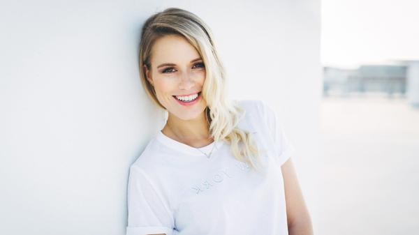 Vanessa Meisingers Fernsehkarriere begann mit der Teilnahme an der Castingshow Popstars im Jahr 2009, die sie schließlich gewonnen hat. Auch wenn das Siegerduo "Some&Any" nicht mehr für jeden ein Begriff ist, im TV ist Meisinger dennoch zu sehen. Als Moderatorin bei Super RTL und von Reality-Formaten bei RTL beweist die Nürnbergerin ihr Können.