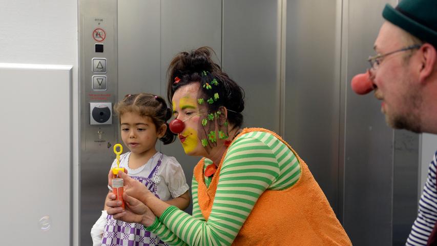 Lachen für kranke Kinder: Clowns in der Kinderklinik