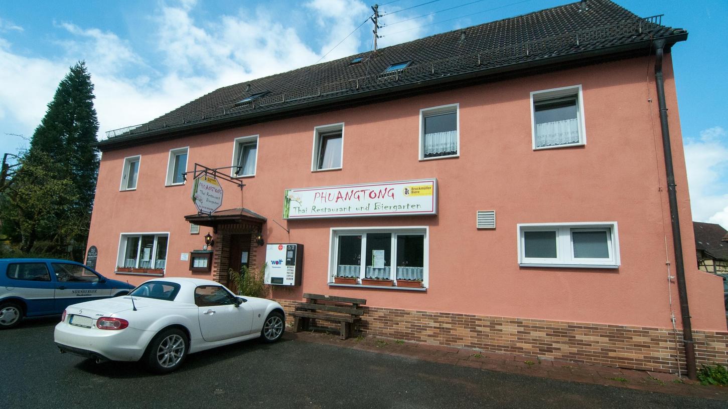 Motiv:Landkreis Forchheim..Hohenschwärz..FOTO. Thai-Restaurant Phuangtong in Hohenschwärz feiert ersten Geburtstag. ..Hohenschwärz..FOTO:Roland Huber.............. Motiv:Landkreis Forchheim..Hohenschwärz..FOTO. Thai-Restaurant Phuangtong in Hohenschwärz feiert ersten Geburtstag. ..Hohenschwärz..FOTO:Roland Huber..............