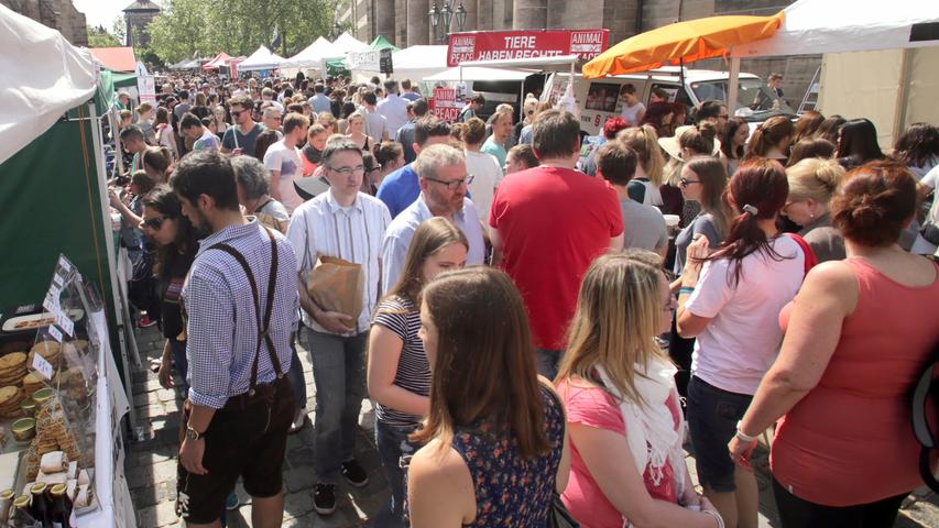 Essen mit gutem Gewissen: Veganes Straßenfest auf dem Jakobsplatz 