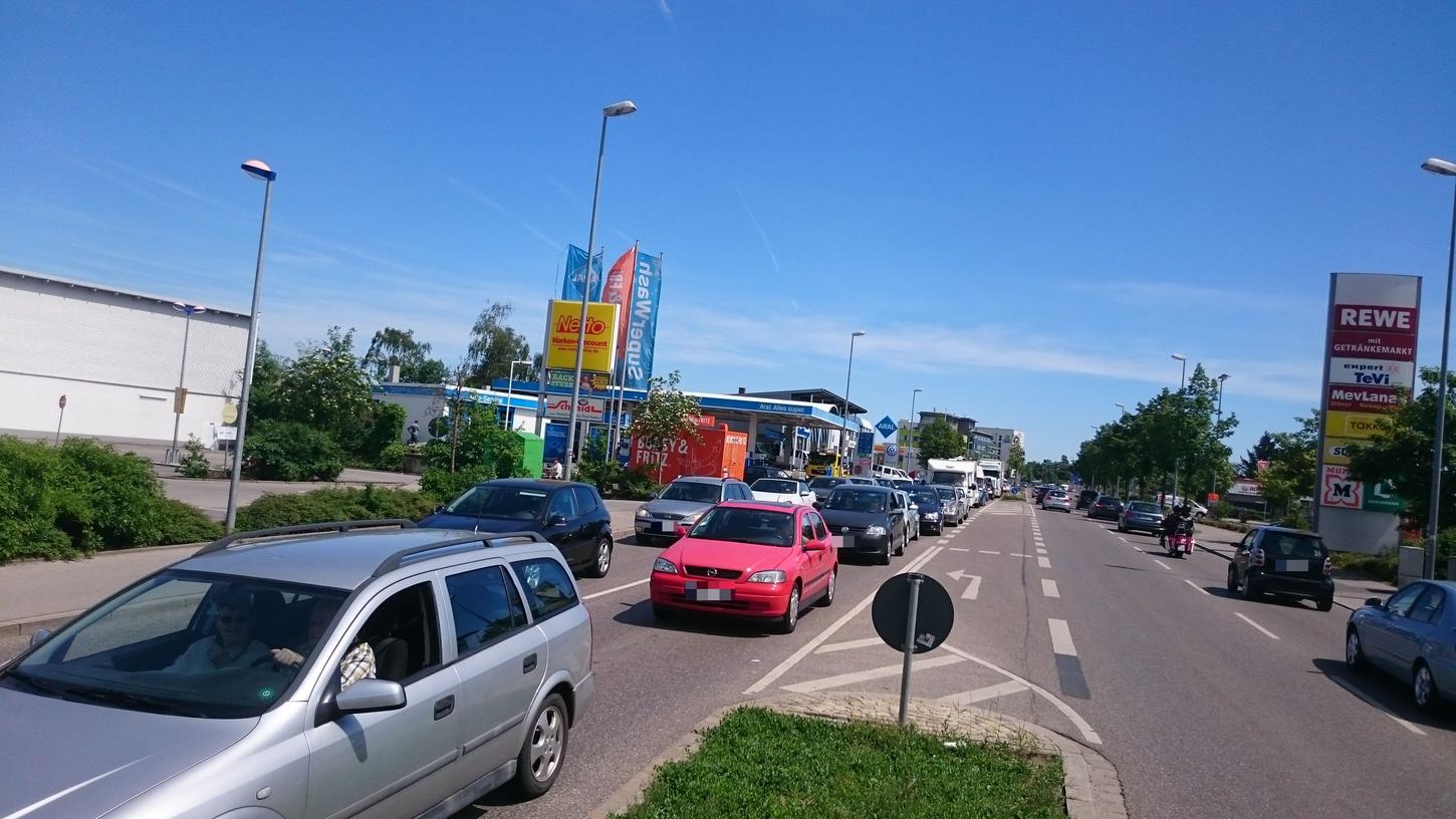 Brücke über A6 abgerissen: Verkehrschaos in Schwabach