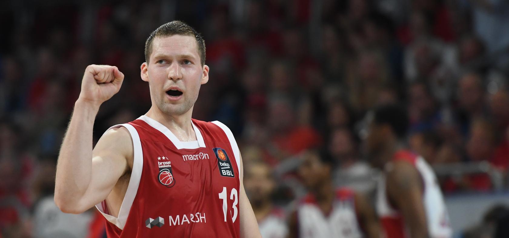 Weitere drei Jahre in Bamberg: Janis Strelnieks bleibt bei den Brose Baskets.