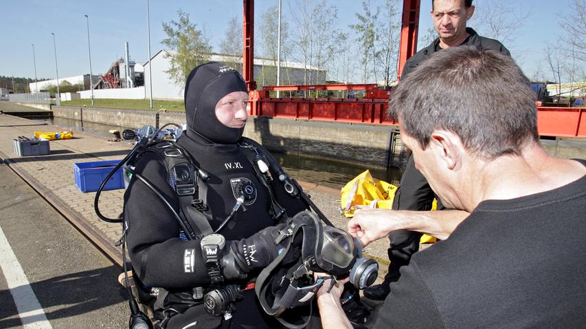 Die Taucher der Bereitschaftspolizei Nürnberg suchen in Gewässern nach Fahrzeugen, Leichen oder Schmuck.