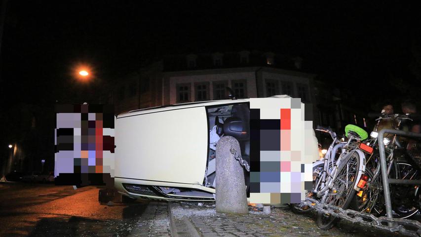 Unfall in Bamberg: Pizza-Lieferant kracht in Fahrradständer  
