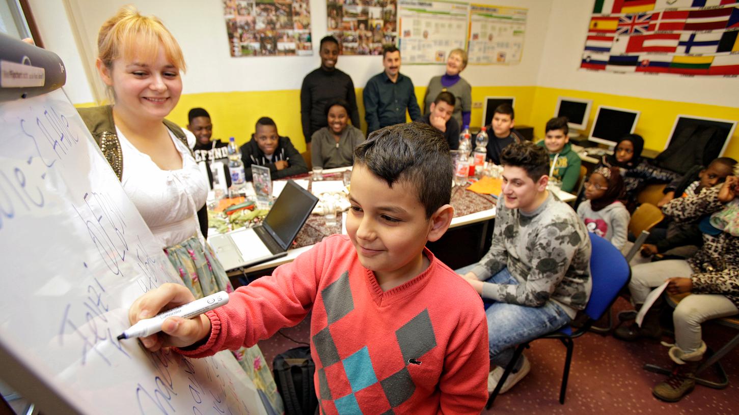 Unterricht beim Elternverein Global in St. Leonhard. Der Verein hat ein Projekt entwickelt, um Jugendliche zu de-radikalisieren.