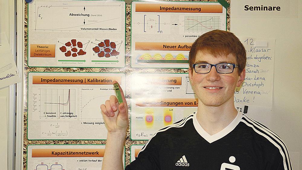 Stolzer Jungerfinder: Lukas Kamm hat mit seinem Projekt das Jugend-forscht-Level hinter sich gelassen. Sein Bodenfeuchtesensor fliegt nächstes Frühjahr für anderthalb Jahre in den Kosmos.
Stolzer Jungerfinder: Lukas Kamm hat mit seinem Projekt das Jugend-forscht-Level hinter sich gelassen. Sein Bodenfeuchtesensor fliegt nächstes Frühjahr für anderthalb Jahre in den Kosmos.