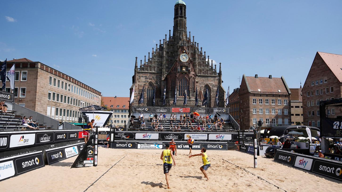 Nach dem Schlingerkurs um die Ausrichtung des Beachvolleyball-Turniers auf dem Hauptmarkt will die Stadt jetzt Veranstaltungsrichtlinien erlassen.