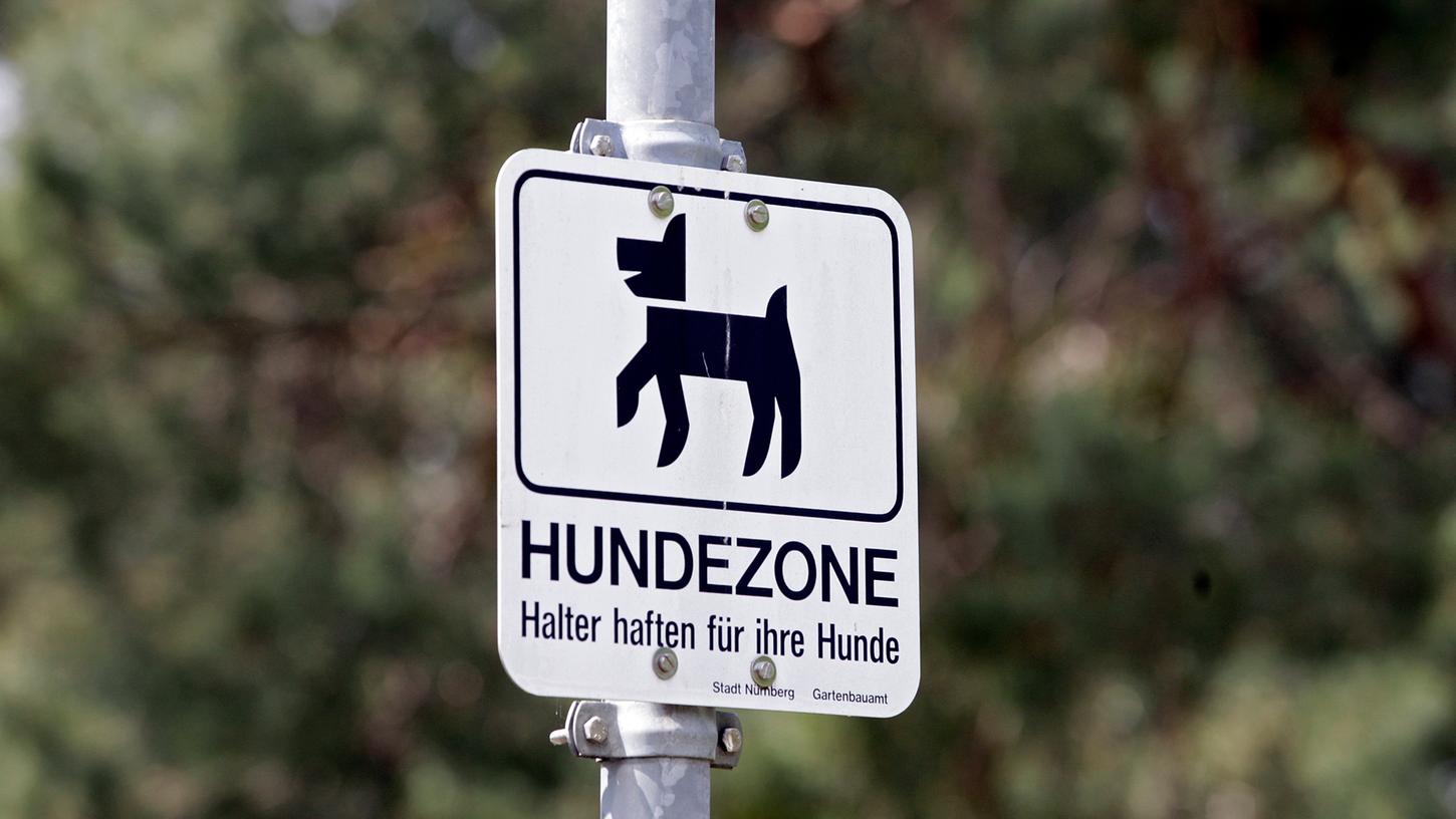 Eigentlich dürfen sich nach städtischen Richtlinien keine Hundezonen neben Spielplätzen befinden. Im Hasenbuck ist das dennoch so.