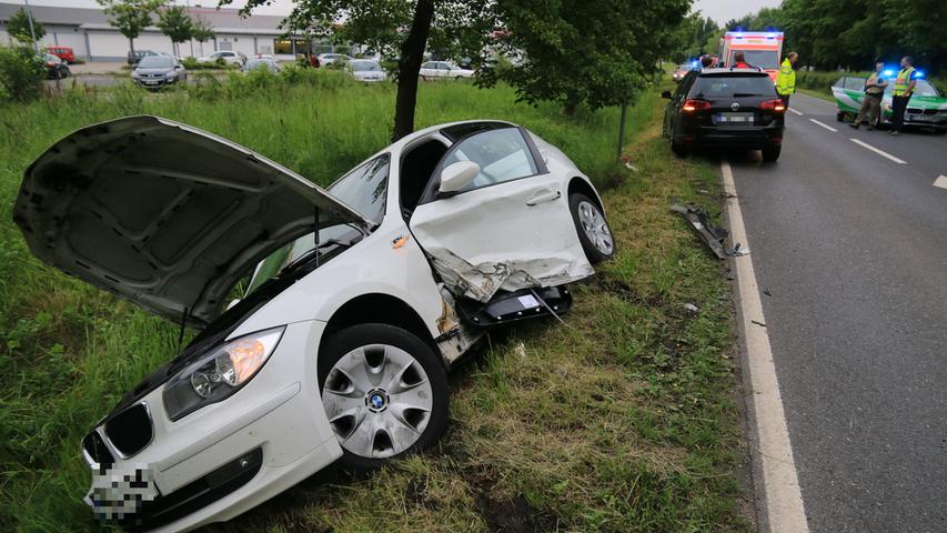 Unfall in Neunkirchen: VW drängt BMW in den Graben 