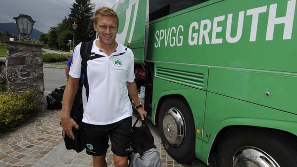 Christian Rahn lief ab Januar 2009 fürs Kleeblatt auf und beendete seine Zeit in Fürth mit dem Zweitliga-Meistertitel und dem Aufstieg in die Bundesliga. Danach zog es ihn weiter nach Regensburg und daraufhin in seine Heimatstadt Hamburg zur Reserve des FC St. Pauli, dem Verein, in dem er seine Profilaufbahn in den 1990er-Jahren begonnen hatte. Am Millerntor endete seine Spielerkarriere und begann wiederum auch seine Trainerlaufbahn. Ähnlich wie schon als Spieler führt Rahns Weg vom FC St. Pauli zum Stadtrivalen Hamburger SV, wo er mittlerweile als Co-Trainer für die U21 der Hanseaten verantwortlich ist.