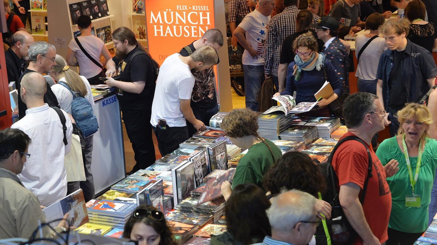 Der Auftakt zum 17. Comic-Salon lockte zahlreiche Comic-Freunde nach Erlangen. Bis zum Sonntag werden rund 25.000 Interessierte erwartet.