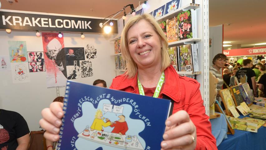 Konnte sich am Donnerstag gleich doppelt freuen: Zeichnerin Lisa Neun aus Erlangen präsentierte nicht nur ihren neuen Comic beim Salon, sondern gewann am Abend bei der ICOM-Preisverleihung den  Kurt-Schalker-Preis für autobiografisches Comicblogen.