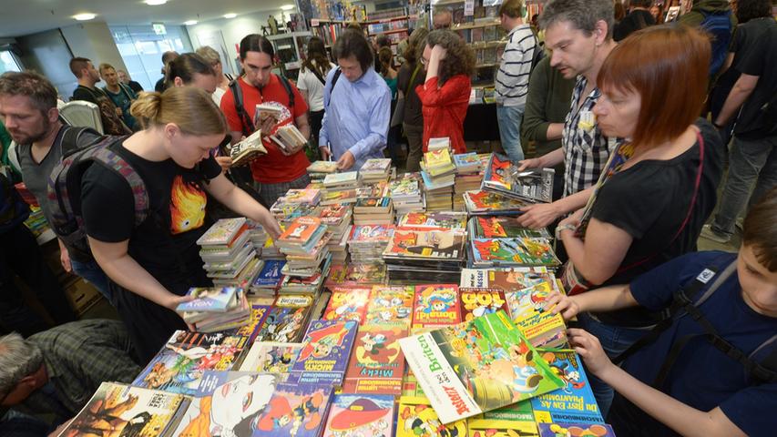 Tausende von Besuchern strömen in den kommenden Tagen in die Heinrich-Lades-Halle, um sich an den Ständen der Verlage mit neuen Comics einzudecken.