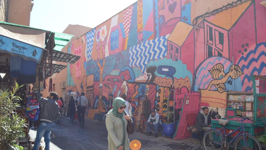 Die Straßen von Marrakesch sind eine große Freiluft-Einkaufsmeile...