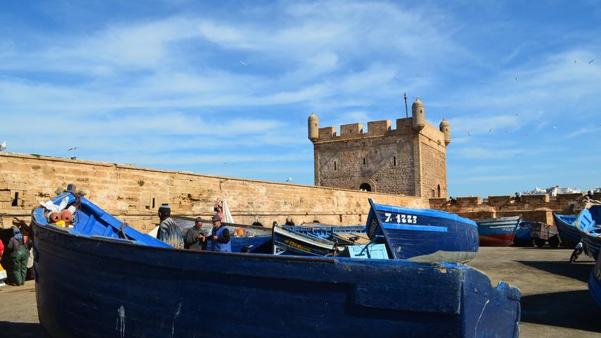 Die Portugiesen eroberten die Stadt im 18. Jahrhundert und bauten die Befestigungsanlage „Scala de la Kasbah“, die bis heute über den Hafen wacht.