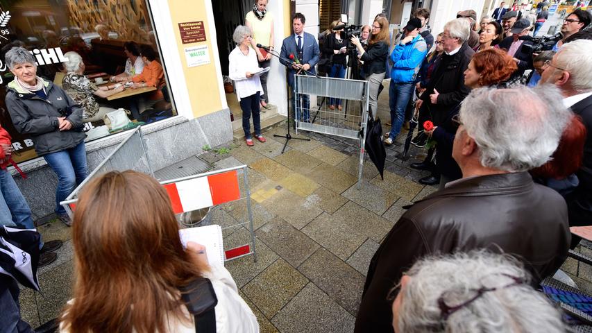 Gunter Demnig verlegt "Stolpersteine" in Neumarkt und Sulzbürg