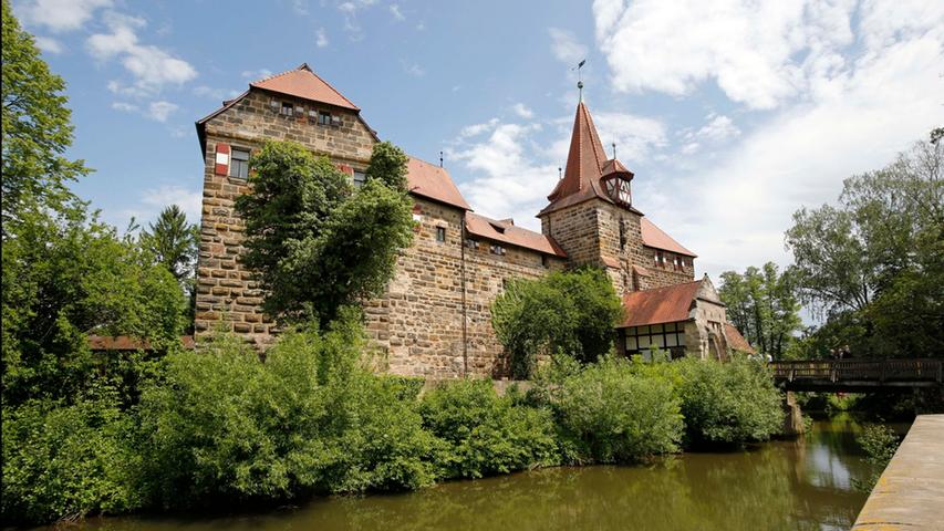 Ausstellung an authentischem Ort: Karl IV. ließ das Wenzelschloss in Lauf erbauen. Jetzt befasst sich dort eine Ausstellung mit den Burgen und Bauten des herrschers