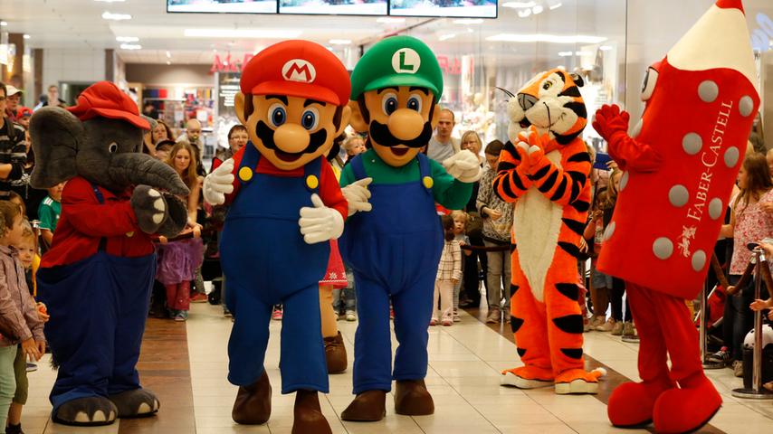 Welttreffen der Maskottchen: Super Mario und Biene Maja im Franken-Center
