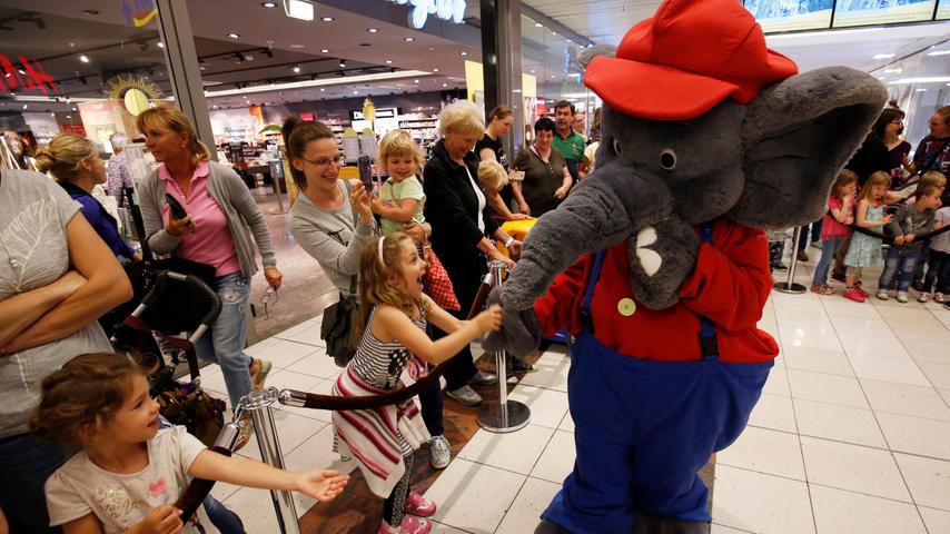 Welttreffen der Maskottchen: Super Mario und Biene Maja im Franken-Center