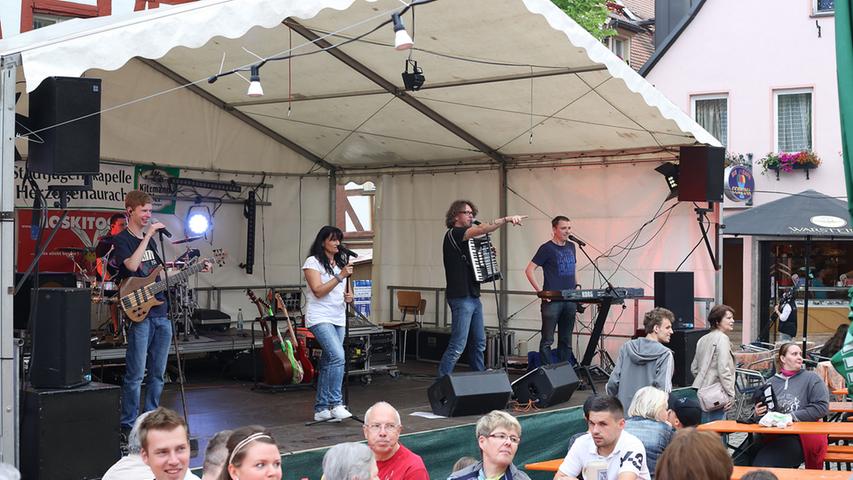 Eröffnung 41. Altstadtfest in Herzogenaurach. Die Party-Band am Freitagabend, die Moskitos.